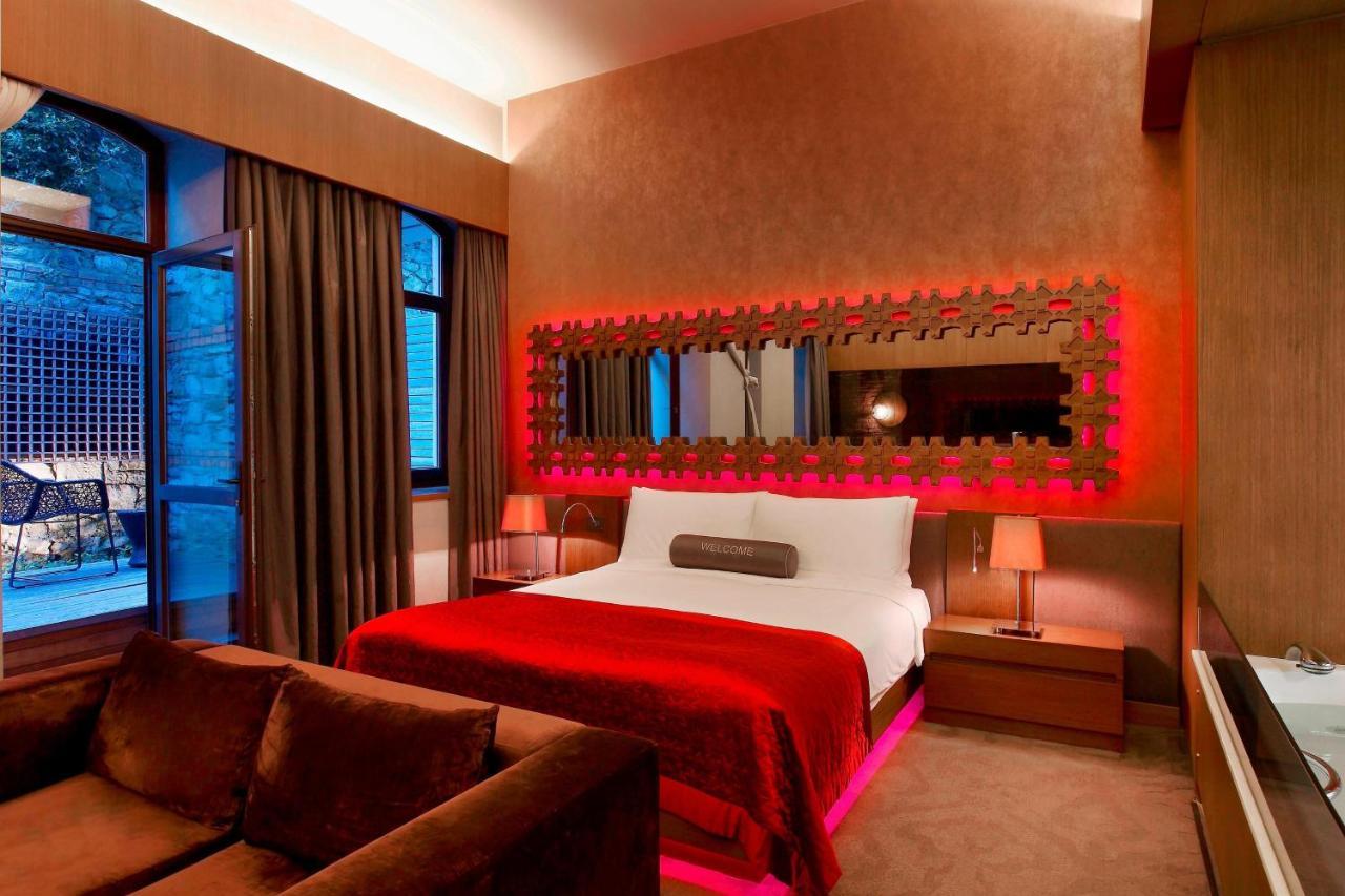 Otel W