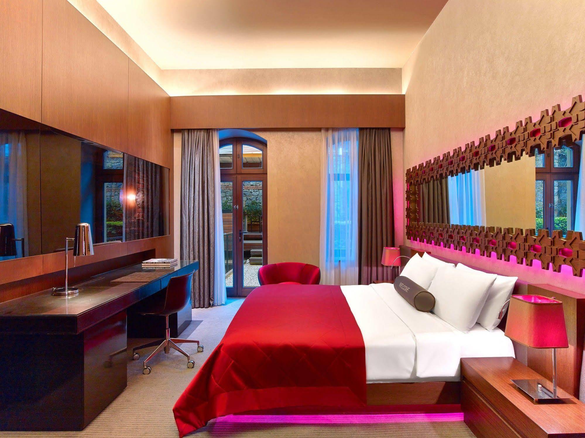 W Otel